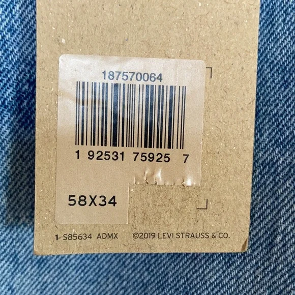 Relisted Levi’s 541 athletic taper distressed jean sits at waist 58 x 34 - Picture 13 of 17